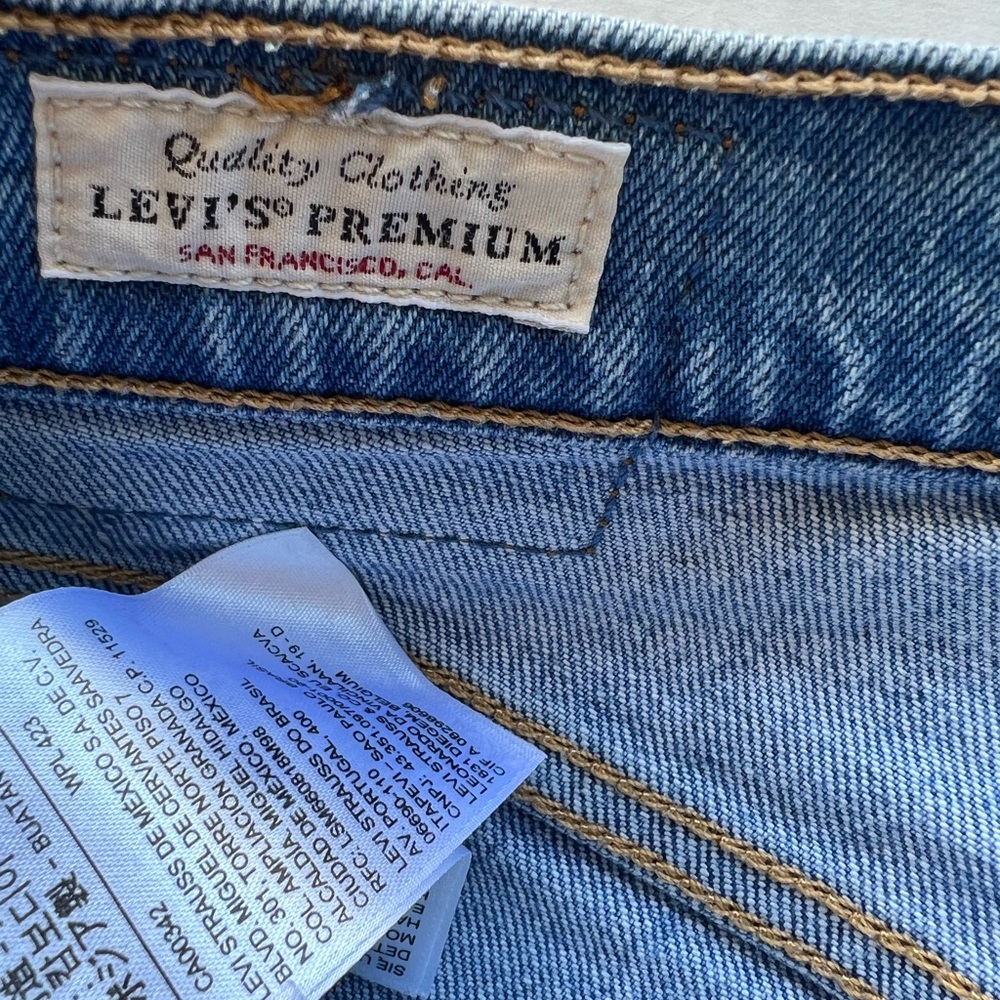 Levi's Women's Straight Leg Blue Jeans - Picture 5 of 7